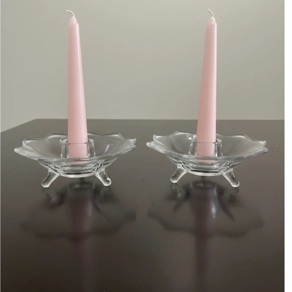 Vintage Art Glass 3-Toed Candle Holder with flower-like scalloped edge.
